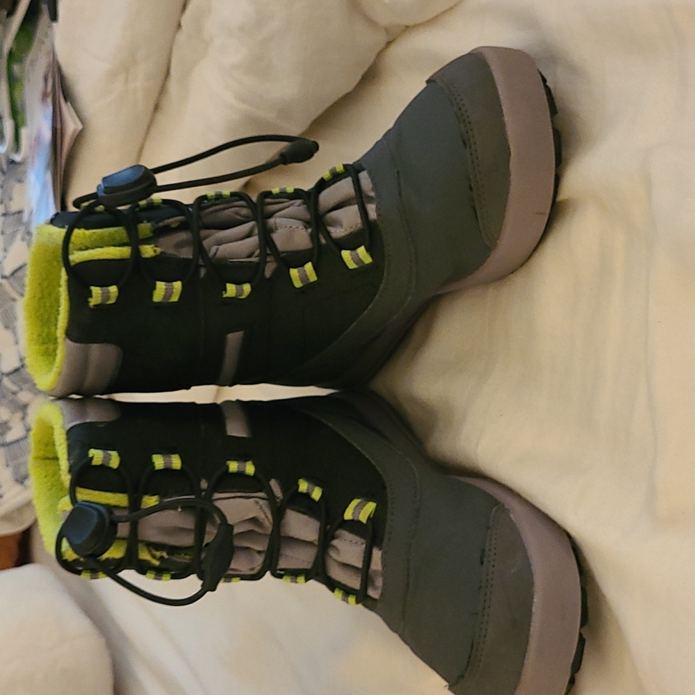 EUC Merrell Snow Bank